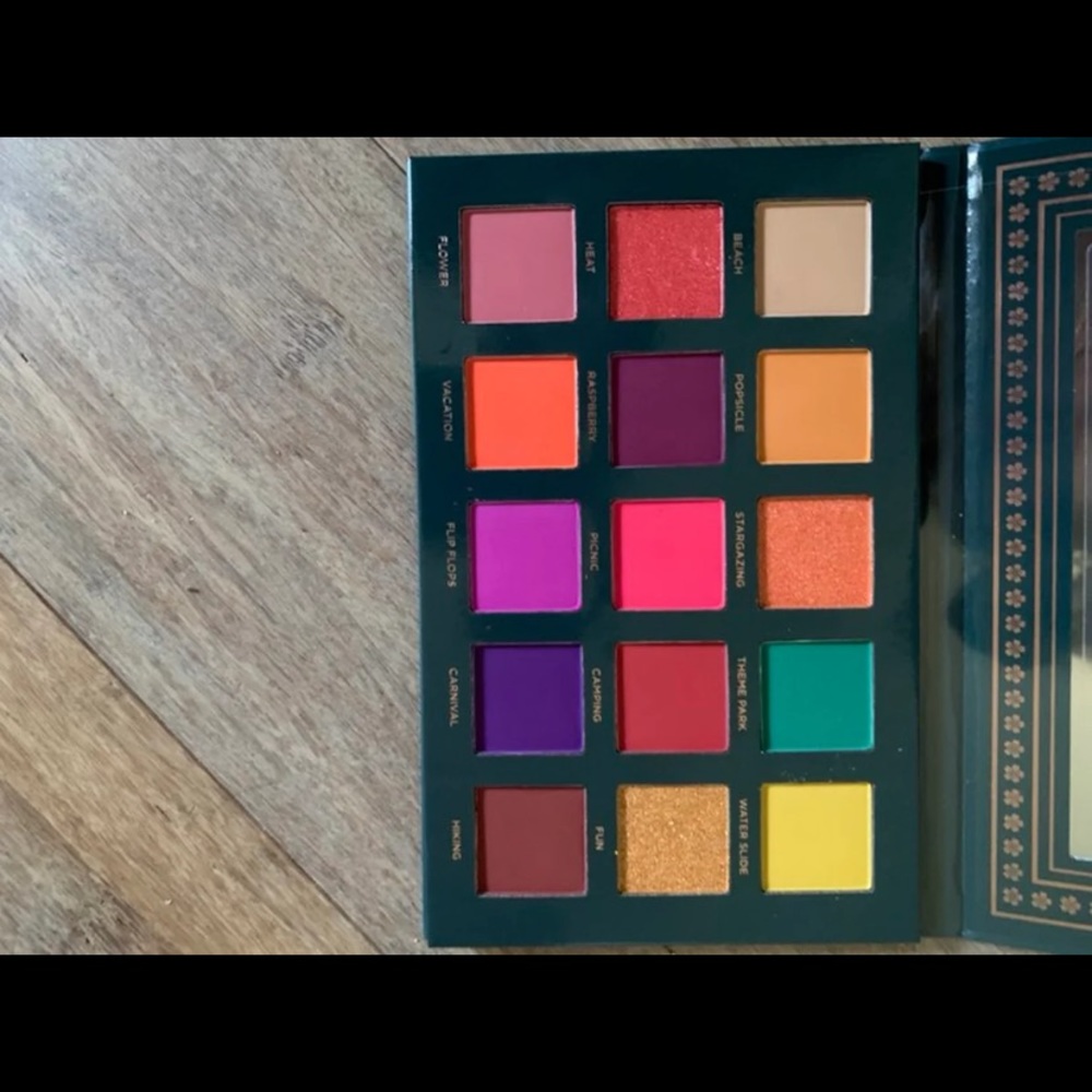 Brand new Ace Beautē Eye shadow palette